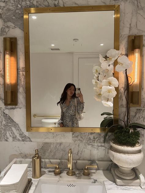 Mirror Pic Background, Bathroom Mirror Pic Ideas, Bathroom Asthetic Picture, Bathroom Mirror Selfie Aesthetic, Mirror Pics Bathroom, Photoshop Mirror, Rh Bathroom, Aesthetic Places Background, Bathroom Mirror Pics