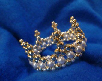 Chrismon Tree, Chrismon Patterns, Chrismon Ornaments, Simple Crown, Christian Symbolism, Small Crown, Beaded Crown, Seed Bead Crafts, Beaded Angels