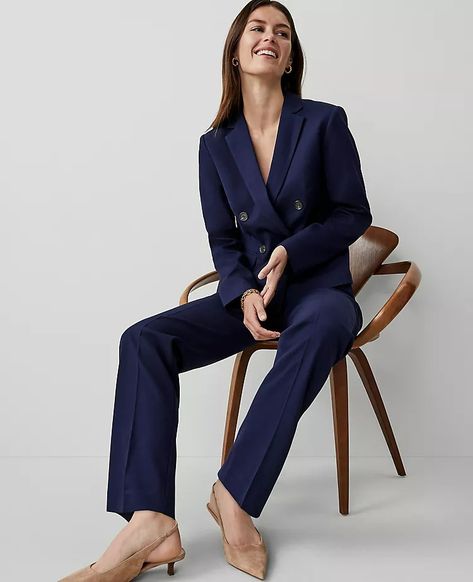 836296 Female Executive Wardrobe, Interview Clothes, Petite Womens Clothing, Petite Suits, Straight A, Stylish Petite, Women Suits, Suit Women, Navy Suit