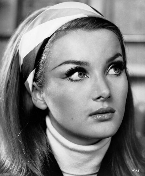 Barbara Bouchet Barbara Bouchet, Beauty Makeup Photography, Star Trek Original Series, Daphne Blake, Belle Beauty, Vintage Icons, Beauty Goals, 60s Fashion, Vintage Movies