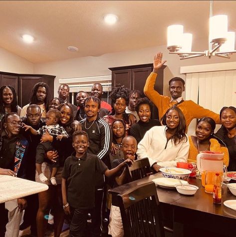 Vision Board Ideas Aesthetic Pictures Family, Happy Family Vision Board Pictures, Family Reunion Aesthetic, Family Gathering Aesthetic, Vision Board Assignment, 2025 Mindset, Black Family Reunion, Black Thanksgiving, Family Vision Board