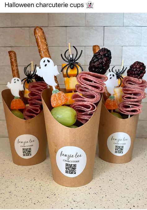 Halloween Treat For Party, Halloween Individual Charcuterie Cups, Halloween Party Snacks Savory, Halloween Snack Cups, Individual Halloween Charcuterie Cups, Halloween Charcuterie Cups Ideas, Halloween Treat Cups, Charcuterie Cups Halloween, Halloween Snack Table Ideas