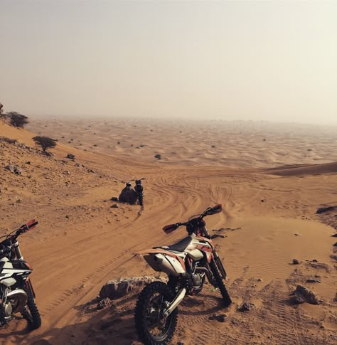 Desert Punk, Arabian Desert, Enduro Motocross, Desert Aesthetic, Bike Aesthetic, Desert Life, Bikes Girl, Mad Max, 2024 Vision