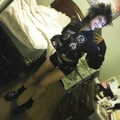 Crust Punk Girl, Punk Girl Fashion, Chica Punk, Luanna Perez, Crust Punk, Punk Girl, Estilo Punk, Punk Outfits, Alt Fashion