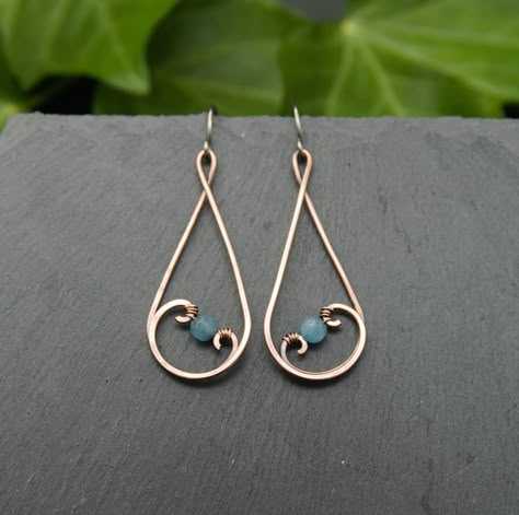 Hammered Copper Teardrop Swirl Earrings with Pa... - Folksy Wire Handmade Jewelry, Earrings Wire Handmade, Handmade Wire Jewelry Earrings, Beading Earrings Patterns, Bead And Wire Earrings, Simple Wire Wrapped Jewelry, Wire Wrapped Earrings Diy, Wire Earring Ideas, Wire Wrapped Earrings Tutorial