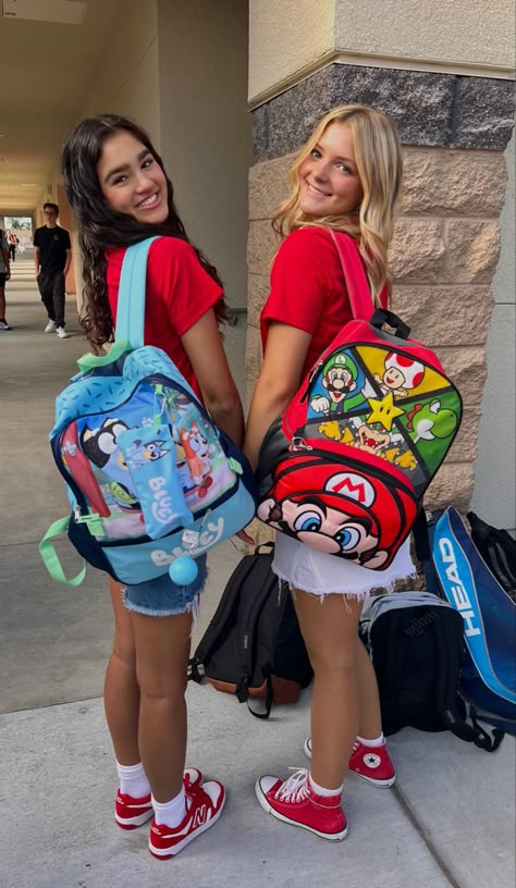 Little Kid Backpack Senior Year, Senior Kid Backpack Ideas, School Dump Photos, Senior Backpacks, Senior Year Planning, Neon Party Outfits, Junior Year High School, Graduation Hairstyles With Cap, Senior Year Things