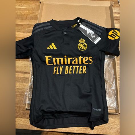 Shipped From The Real Madrid Store Via Air. Unused With Tags. I Ordered The Wrong Size And Can’t Return. This Is The Last Toni Kroos Shirt As He Retired Thia Season. Real Madrid T Shirt, Real Madrid Store, Real Madrid Jersey, Jerseys Outfit, Madrid Outfits, Real Madrid Shirt, Real Madrid Team, Toni Kroos, Jersey Outfit