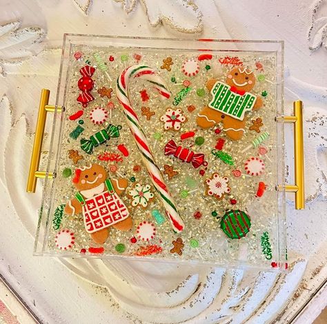 Resin Holiday Crafts, Epoxy Resin Crafts Christmas, Winter Resin Ideas, Christmas Resin Tray, Christmas Resin Ideas, Epoxy Gifts, Resin Bowls, Christmas Bazaar Ideas, Epoxy Diy