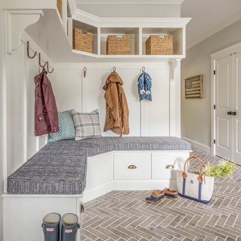 Mudroom Laundry Room Jamie Keskin Design. Mudrooms are perfect areas usually connected to or in a laundry area. Designing and organizing a perfect space is what we have in store for you today. A mudroom laundry room is a must in a farmhouse, cottage, french country or any style and here are some that are spotless.  These diy small room decor ideas are filled with fun things like lockers, bench, cubbys, closets, storage, vintage pieces and more.  You will find some in entryways too. Corner Hall Tree, Mudroom Laundry Room Ideas, Small Room Diy, Farmhouse Mudroom, Mudroom Lockers, Room Storage Diy, Mudroom Organization, Eclectic Farmhouse, Mudroom Laundry Room