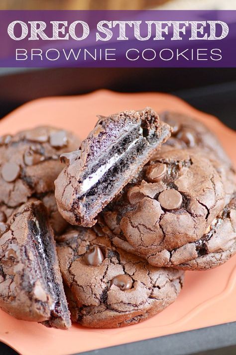 Oreo Stuffed Brownie Cookies Recipe - a fun dessert idea for a birthday party! Oreo Desserts, Fun Dessert, Cookie Brownie Recipe, Oreo Recipes, Oreo Dessert, Brownie Cookies, Food Cakes, Mini Desserts, Desert Recipes