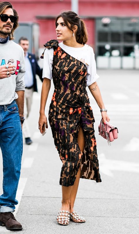 7 Fashion Tips You Can Only Learn From Street Style via @WhoWhatWear 1980s Trends, Patricia Manfield, 1980s Fashion Trends, 80s Fashion Trends, Fashion 1980s, Models Off Duty Style, 2016 Fashion Trends, 1980s Fashion, Print Style