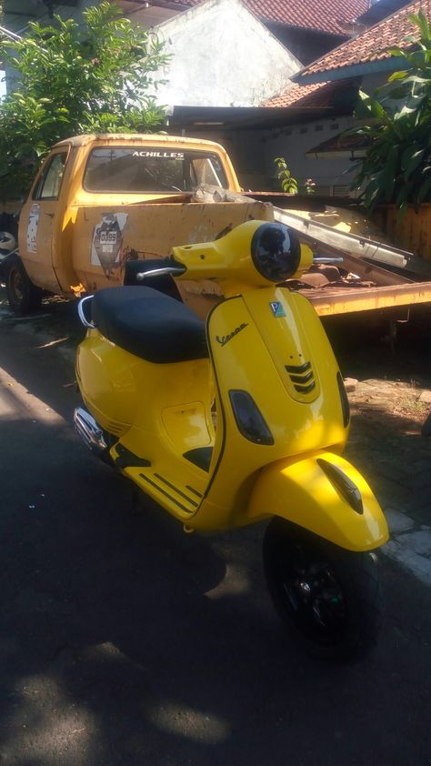 Vespa LX125 i get repaint black & yellow #makaryomakartipaintandcustom Vespa Lx125, Black N Yellow, Garage, Vehicles, Yellow, Quick Saves, Black