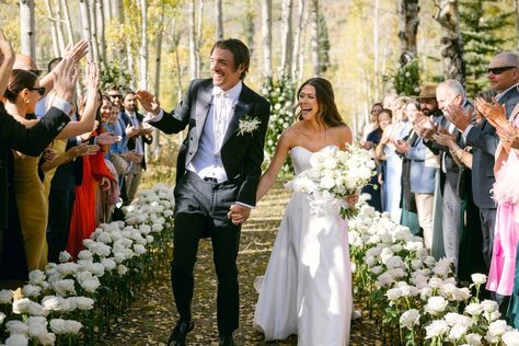 In case you were wondering, runway aisle roses are definitely a good idea. Photographer: @carterrose Planner: @milkglassproductions Venue: @beyulretreat #coloradowedding #basaltwedding #aspenwedding #luxurywedding #luxuryweddingfloral #whitewedding #whitefloralwedding #whiteaislefloral #runwayaisleroses #fallwedding #ladysunshinefloral #caelynnanddean #coloradobride #rockymountain ride #rockymountainbridal ##bachelorabc #bachelornation #bachelorinparadise #bachelor Caelynn Miller Keyes Wedding, Caelynn Miller Keyes, Dean Unglert, Mountain Bridals, Aspen Wedding, 2025 Wedding, Hill Wedding, Bachelor Nation, Wedding Floral