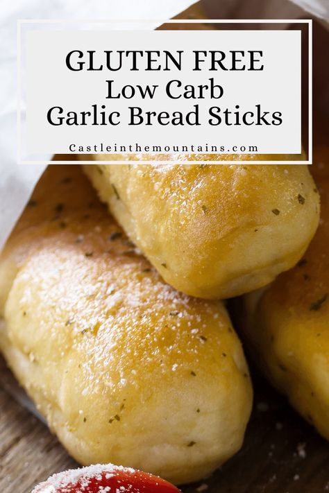 Bread Sticks Olive Garden, Keto Bread Sticks, Keto Garlic Breadsticks, Ketobiotic Recipes, Keto Garlic Bread, Thm Bread, Garlic Bread Sticks, Keto Inspiration, Bread Keto