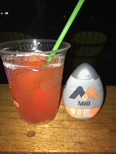 Easy Keto alcoholic drink -0 carbs. light rum + water and mio mango peach to taste- yum! Keto friendly Mio Drink Recipes, Low Carb Alcoholic Drinks, Easy Holiday Drinks, Keto Alcohol, Lush Recipes, Peach Water, Easy Alcoholic Drinks, Lemon Drop Cookies, Low Carb Cocktails