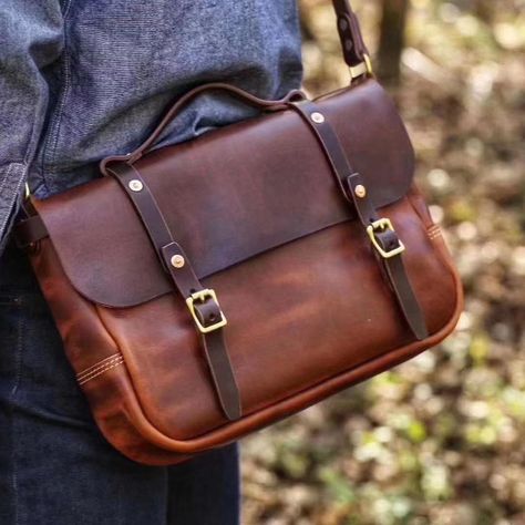 Handmade Leather Bag Pattern, Diy Leather Working, Mail Bag, Leather Bag Pattern, Royal Clothing, Leather Workshop, Leather Rucksack, Denim Pocket, Mens Leather Bag