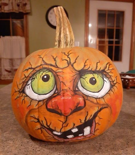 Painted Pumpkin Witch Face, Scarecrow Painted Pumpkin, Halloween Gourds Painted, Painted Pumpkin Faces Ideas, Pumpink Decoration Ideas, Painted Pumpkins Halloween Scary, Halloween Painted Pumpkins Ideas, Scarecrow Pumpkin Painting, Pumpkin Faces Ideas Cute