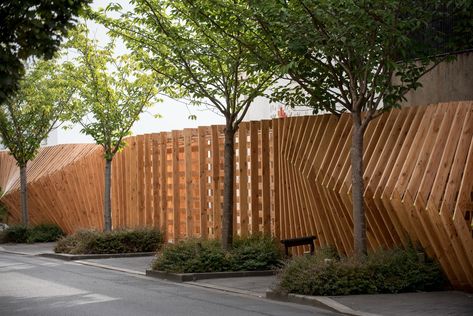 Gallery of Oscillation / Atelier Vecteur - 19 Compound Wall Design, Building Skin, House Fence Design, Wood Facade, Fence Doors, Compound Wall, Entrance Gates Design, Building Signs, Wooden Architecture