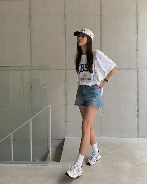 Aesthetic Outfit With Shorts, Shorts Outfits Women Korean, Baggy Shirt And Shorts, Maxi Skirt Casual Outfit, New Balance 530 Outfit, Casual Dinner Outfits, Dinner Outfit Casual, New Balance Outfit, Date Outfit Casual