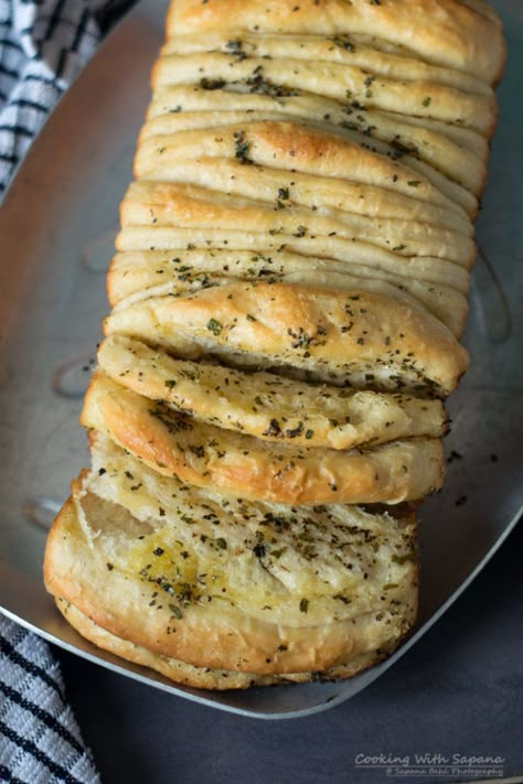 Garlic Pull Apart Bread - Cooking With Sapana Middle Eastern Bread, Garlic Pull Apart Bread, Pull Apart Garlic Bread, Bread Pull Apart Recipes, Bread Soft, Garlic Cheese Bread, Garlic Bread Recipe, Best Bread Recipe, Breakfast Bread