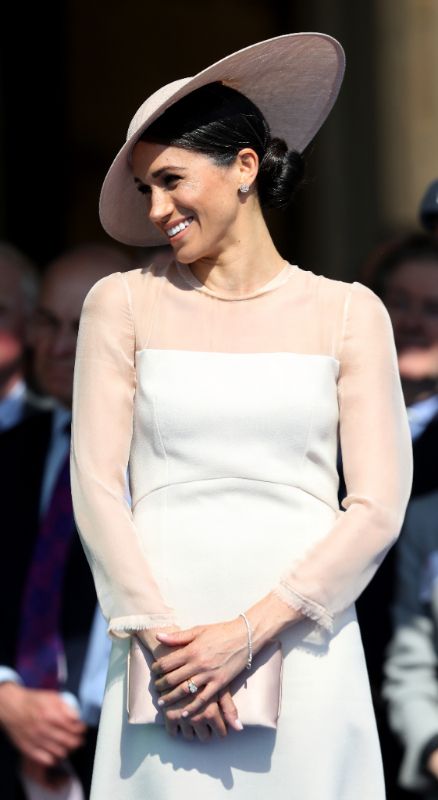 Meghan Markle con nude dress Estilo Meghan Markle, Suits Actress, Prince Harry Et Meghan, Prinz Harry, Meghan Markle Style, Principe Harry, Amal Clooney, Royal Engagement, Stylish Hats