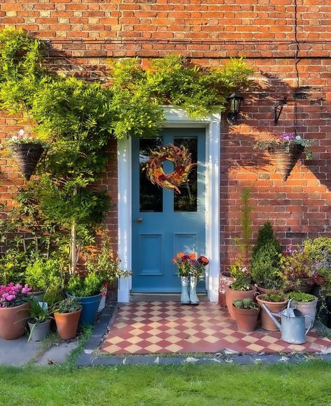 Blue Front Door, Painting Carpet, Kitchen Colour Schemes, Teapots And Cups, Jar Vase, Bath Sets, Door Color, Front Doors, Kitchen Colors