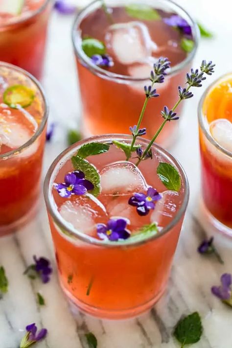 Mocktails Floral, Kombucha Mocktail, Kombucha Bar, Mocktails Recipes, Kombucha Drink, Kombucha Cocktail, Baby Shower Snacks, Mocktail Recipes, Bulk Food