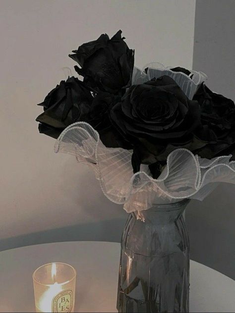 Large Flower Print Dress, Black Rose Bouquet, 4k Wallpaper Android, Black Bouquet, Black Roses, Nothing But Flowers, Dark Phone Wallpapers, Flower Therapy, Iphone Wallpaper Tumblr Aesthetic