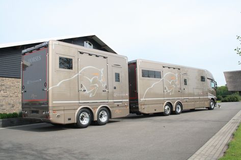 Horse trailer (truck) - Roelofsen Horse Trucks Horse Trailer Camper, Horse Truck, Horse Transport, Horse Wall Decals, Luxury Motorhomes, Fifth Wheel Trailers, Horse Box, Expedition Truck, Horse Training Tips