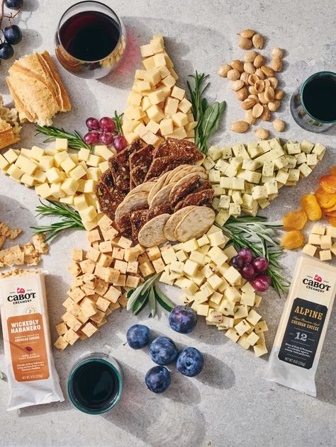 Holiday Cheddar Star – Cabot Creamery Holiday Cheese Board, Christmas Meat, Holiday Charcuterie, Holiday Cheese Boards, Holiday Cheese, Cheese Bar, Grilled Cheese Sandwiches, Mac Cheese Recipes, Appetizer Trays