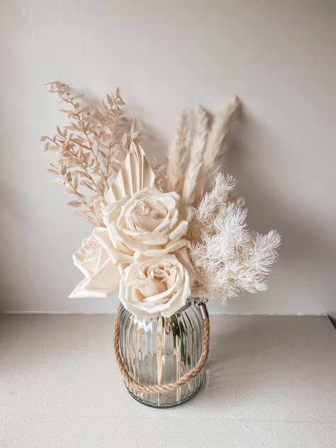 Dried Flowers On Table, Dry Floral Centerpieces, Dried And Fresh Flower Arrangement, Pampas Floral Arrangement Wedding, Dried Floral Arrangements Diy, Dry Flowers Centerpieces, Flower Arrangements Pampas, Dried Flower Table Decor, Dried And Fresh Flowers Wedding