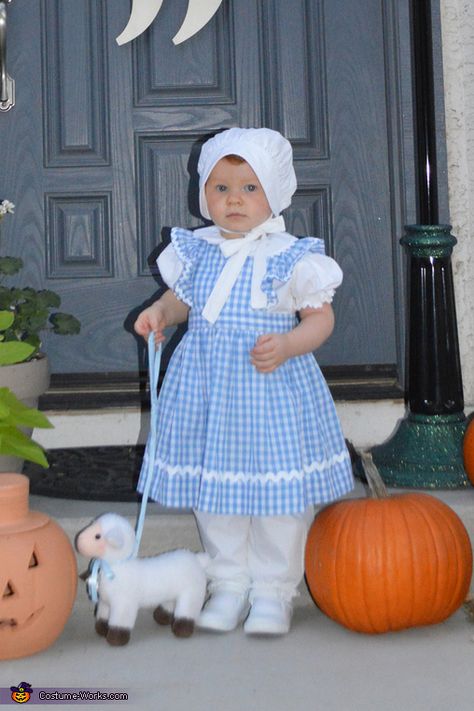 Mary Had a Little Lamb Costume Little Lamb Costume, Nursery Rhyme Costumes, Nursery Rhyme Costume, Nursery Rhyme Party, Concert Costumes, Costumes For Babies, Lamb Costume, Holloween Costumes, Character Day