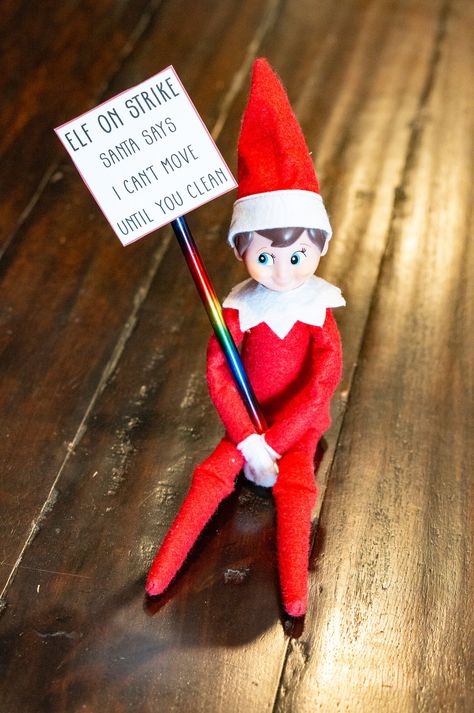 Elf Scenes, Elf On The Shelf Printables, Easy Elf On The Shelf, Valentine Art Projects, Easy Elf, Elf Letters, Awesome Elf On The Shelf Ideas, Elf Activities, Elf Antics