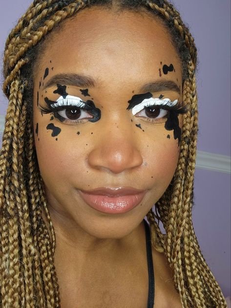 Cow Make Up Look, Cow Print Makeup Looks, Cowgirl Face Paint, Cow Print Eyeshadow, Cow Inspired Makeup, Cow Face Makeup, Cute Cow Makeup Halloween, Cow Eye Makeup, Cowboy Makeup Ideas