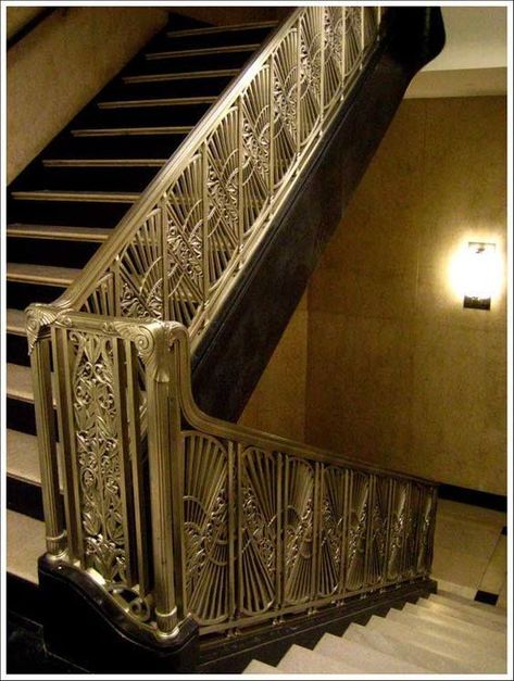 Art Deco Staircase, Riverside Plaza, Architecture Art Nouveau, Art Deco Inspiration, Art Deco Interior Design, Art Deco Decor, Tech Art, Art Deco Buildings, Deco Decor