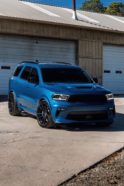 Dodge Durango SRT 392 Black Package 2021 Engine: 6.4L V8 Supercharged Power: 354 kW / 481 hp Torque: 637 Nm / 470 lb-ft 0-60 mph: 4.7 seconds Srt Durango, Dodge Durango Srt, New Ferrari, Srt Hellcat, 7 Seconds, Dodge Dakota, Super Luxury Cars, Dodge Durango, Big Boy