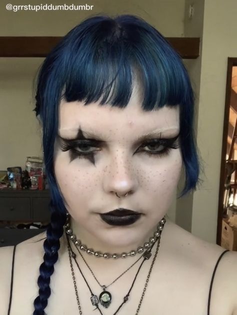 @/grrstupiddumbdumbr on tiktok !!! ^-^ Smashing Pumpkins Makeup, Greyday Tour Makeup, Alt Grunge Makeup Looks, No Eyebrows Makeup Look Goth, Cool Alt Makeup, Cool Goth Makeup, Edgy Makeup Grunge, The Garden Makeup, Punk Makeup Grunge