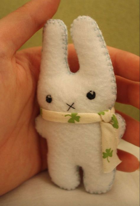 Felt Plushie, Cute Sewing Projects, Felt Fabric, Felt Art, Cute Crafts, Felting Projects, Felt Crafts, Plush Dolls, Art Diy