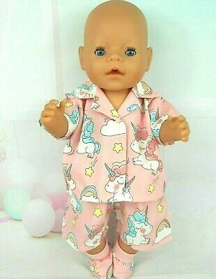 Barbie Baby Clothes, Bitty Baby Accessories, Minikane Doll Clothes Pattern Free, Unicorn Pajamas, Baby Born Clothes, Minikane Doll, Bitty Baby American Girl, Bitty Baby Clothes, Baby Barn