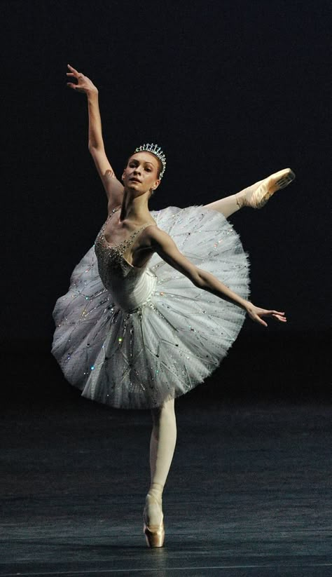 Olga Smirnova, Ballet Pictures, Ballet Performance, Cow Boys, Ballet Performances, Bolshoi Ballet, White Tutu, Ballet Beauty, Ballet Poses