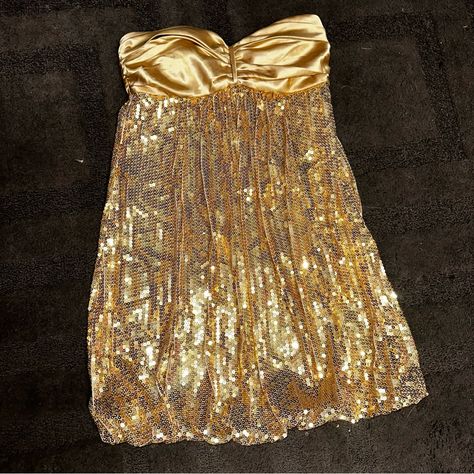 So Cute Nwt Gold Hoco Dresses, Gold Hoco Dress, Gold Homecoming Dress, Senior Hoco, Dresses Windsor, Taylor Concert, Hoco Inspo, Gold Dresses, Mini Gold Dress