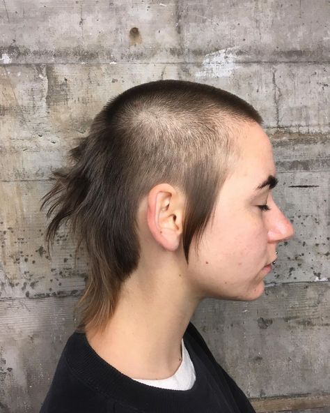 young woman with skullet haircut / girl with shaved head and mullet hairstyle / earlocks Queer Haircut, Female Mohawk, Queer Hair, Girls With Shaved Heads, Mullet Haircut, Mohawk Hairstyles, Mullet Hairstyle, Hair Humor, Girl Haircuts