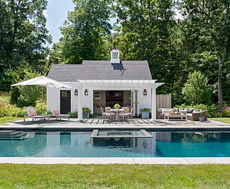 Cute Pool House for Summer Entertaining! - Town & Country Living Pool House Ideas Backyards, Small Pool House, Pool House Shed, Pool Guest House, Living Pool, Pool House Designs, Pools Backyard Inground, Pool House Plans, Pool Cabana