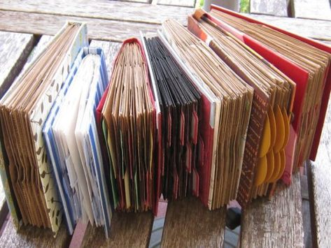 6 Awesome Ways To Upcycle Old Books Diy Paper Bag Book, Mini Albümler, Paper Bag Books, Diy Paper Bag, Paper Bag Album, Old Book Crafts, Diy Photo Book, Book Binding Diy, Bullet Journal Ideas