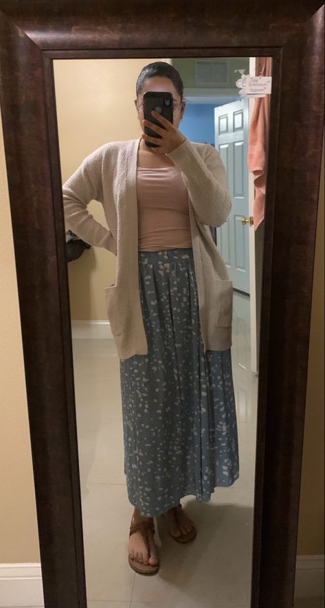 Biblical Modesty Outfits, Christian Outfits Modesty With Pants, Dressing Modestly Christian, Modest Outfits Winter Christian, Modest Teenage Girl Outfits, Christian Fits, Catholic Modesty, Modest Chic, Modest Clothing Women