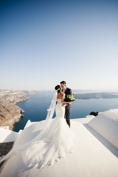 Vamp Wedding, Santorini Wedding Venue, Romantic Wedding Colors, Romantic Wedding Centerpieces, Romantic Theme Wedding, Romantic Wedding Receptions, Destination Wedding Photos, Romantic Sunset, Destination Wedding Dress