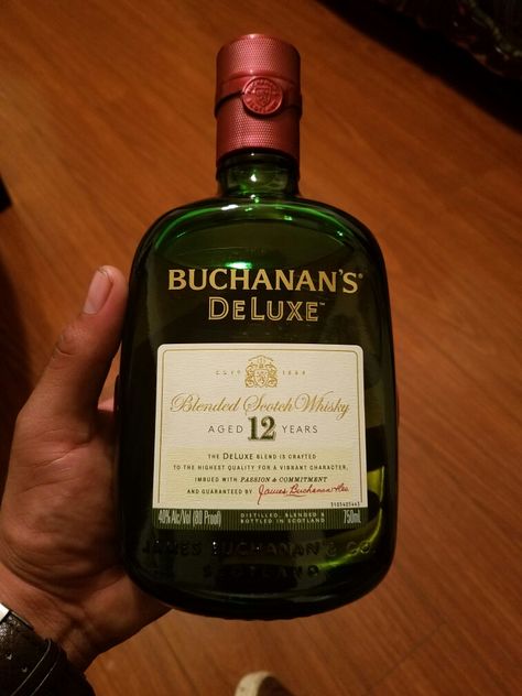 Buchanan Deluxe, Drinks Aesthetic, Alcohol Party, Alcohol Aesthetic, Memes Status, Lunch Recipes, Liquor, Vodka, Alcoholic Drinks