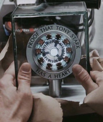 tiny t⎊ny DON’T SPOIL FFH/ST SPOILERS on Twitter: "from the beginning to the end that’s a proof that tony stark has a heart.… " Tony Stark Has A Heart, Marvel Tony Stark, Pepper Potts, Arc Reactor, Marvel Wall, Iron Man Avengers, Iron Man Tony Stark, Marvel Photo, Man Icon