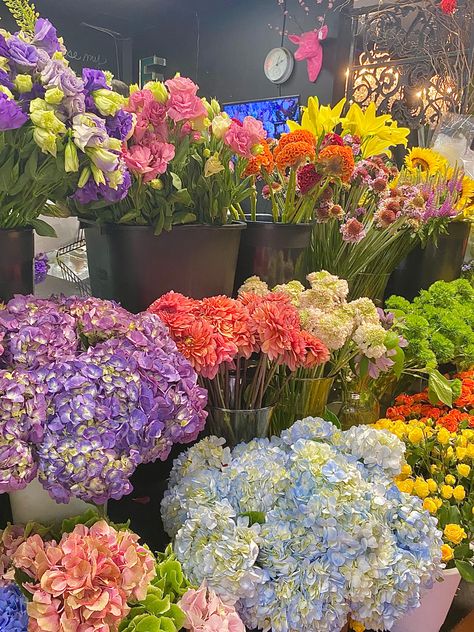 Florist Shop Aesthetic, Florist Aesthetic, Work Vision Board, Flowers Pretty, Pretty Nature, Future Job, Job Ideas, Aesthetic Shop, Florist Shop