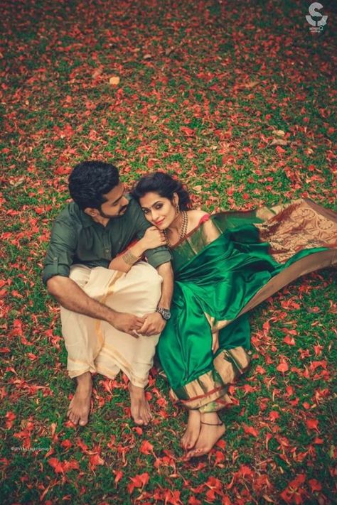 Pose Prewedding, Kerala Wedding Photography, Marriage Photography, Pre Wedding Photoshoot Outfit, Indian Wedding Photography Couples, Indian Wedding Couple Photography, Pre Wedding Shoot Ideas, Pre Wedding Photoshoot Outdoor, Indian Wedding Couple